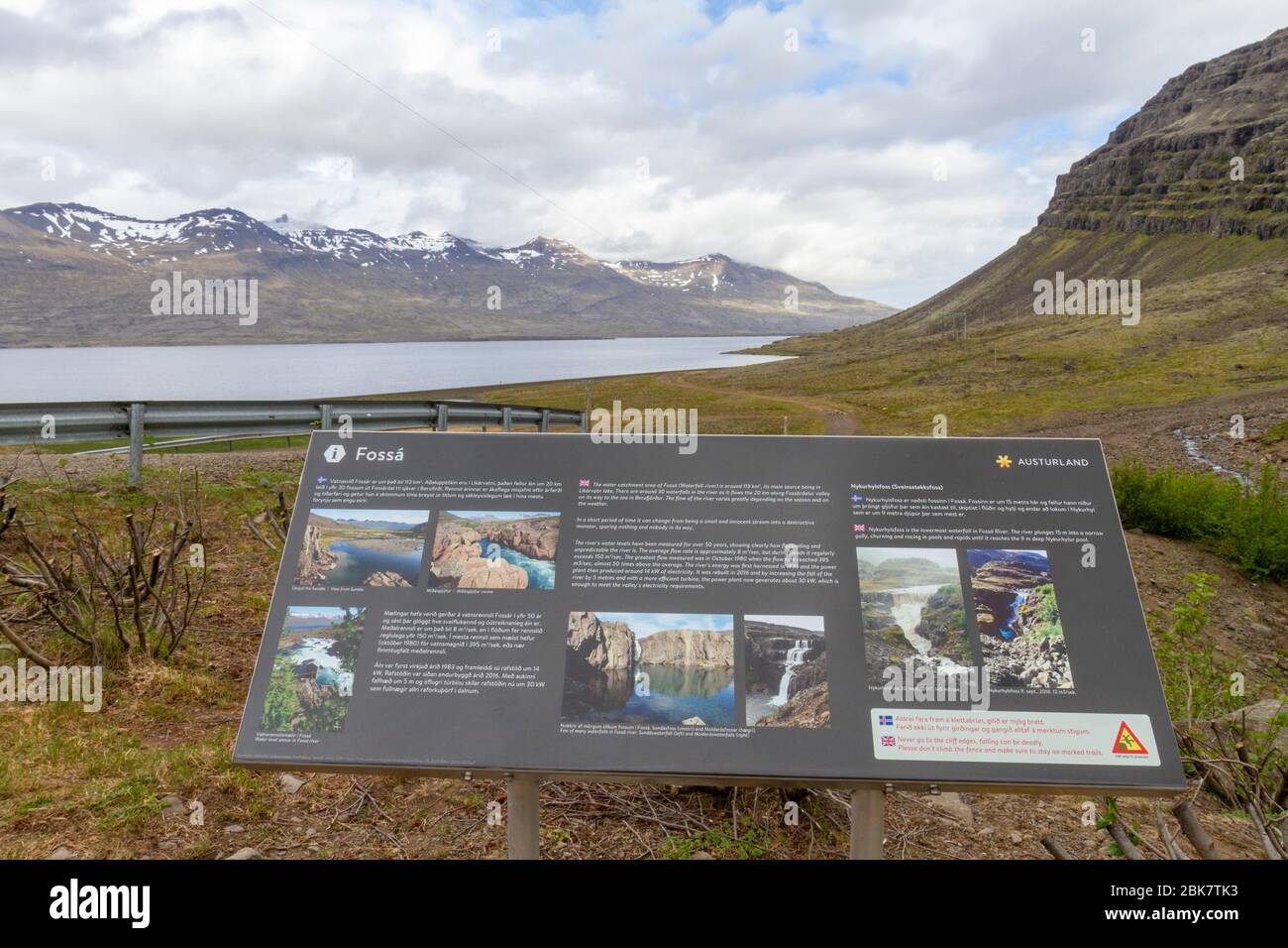 Un office de tourisme typique (pour la région de la rivière Fossa) sur la route côtière (route 1) sur la côte sud de l'Islande. Banque D'Images