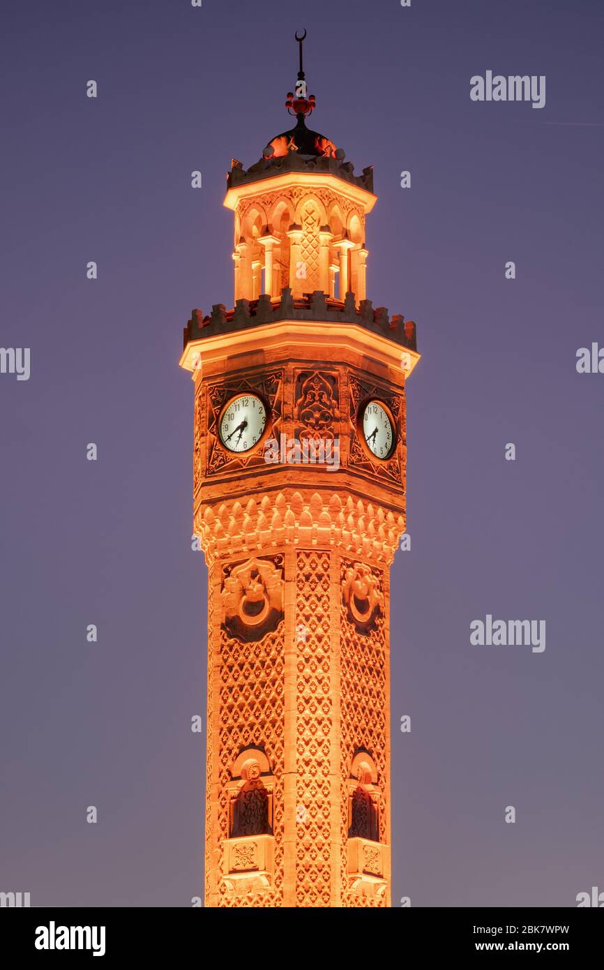 Tour de l'horloge d'Izmir sur la place Konak à Izmir, en Turquie. Banque D'Images