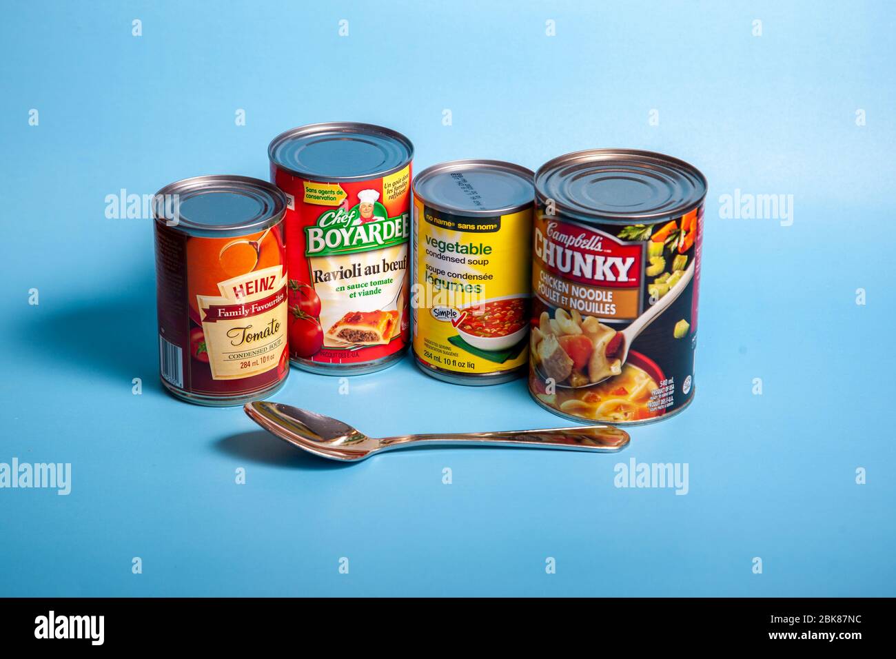 11 avril 2020 : Halifax, Canada - Campbells, Heinz et No Name soupes en conserve Banque D'Images