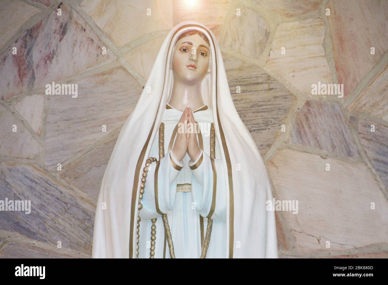 Statue de l'image de Notre Dame de Fatima, Mère de Dieu dans la religion catholique, Notre Dame du Rosaire de Fatima, la Vierge Marie Banque D'Images