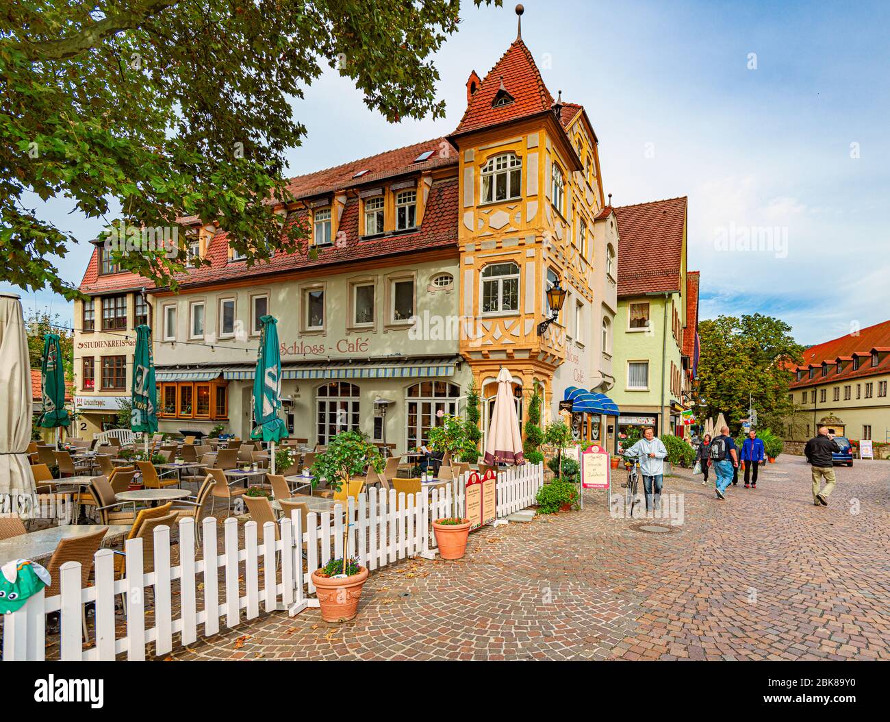 Bad Mergentheim, Allemagne - 24 septembre 2014: Ancienne maison avec café dans la ville allemande Bad Mergentheim, Bavière, Allemagne Banque D'Images