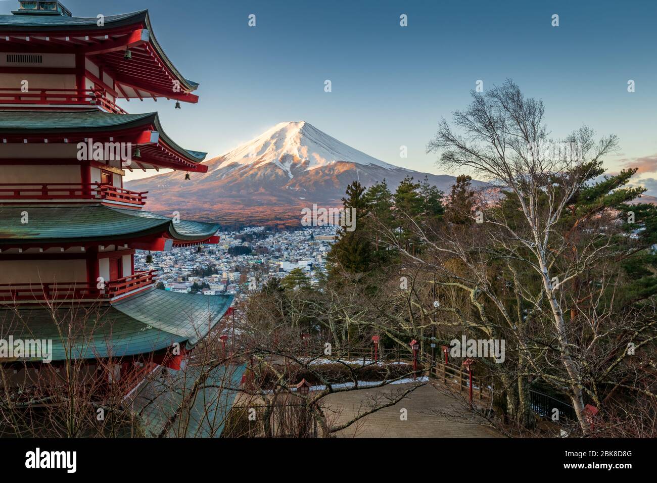 Pagode Chureito au lever du soleil avec le Mont Fuji Banque D'Images