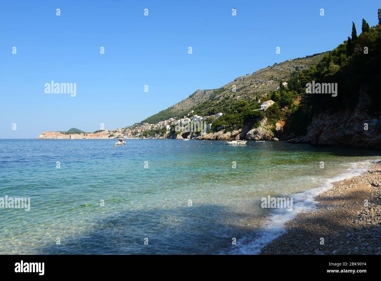 La belle plage de Sveti Jakov, en périphérie de Dubrovnik, en Croatie. Banque D'Images