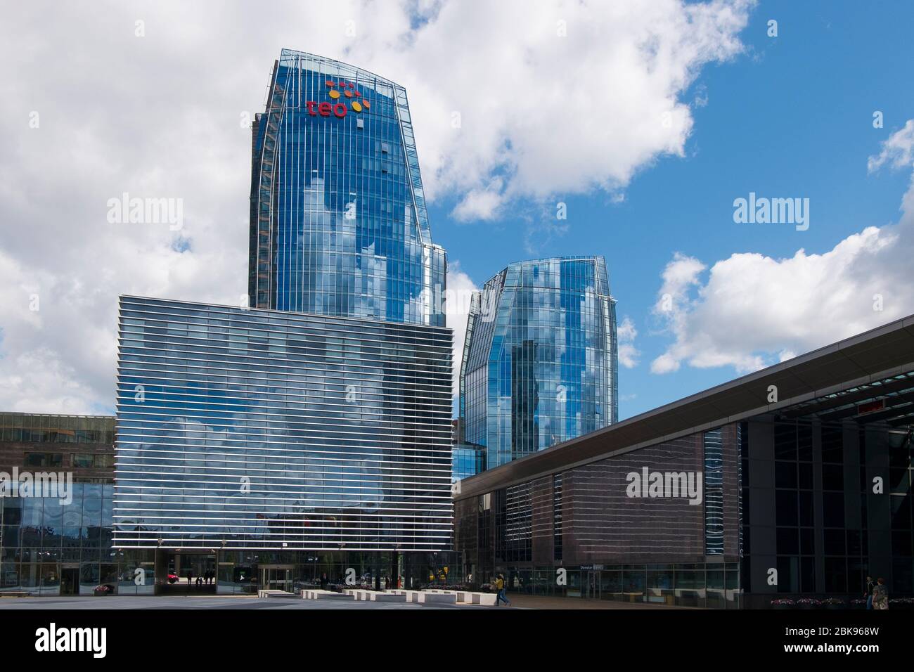 Le complexe moderne de gratte-ciel en verre TEO dans le centre des affaires, la zone financière. À Vilnius, Lituanie. Banque D'Images