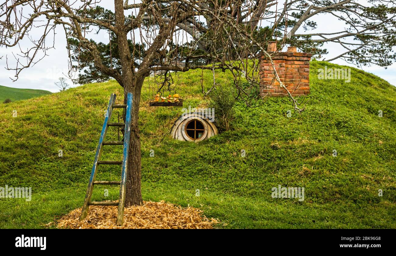 Logements Hobbit dans le jeu de films Hobbiton Banque D'Images