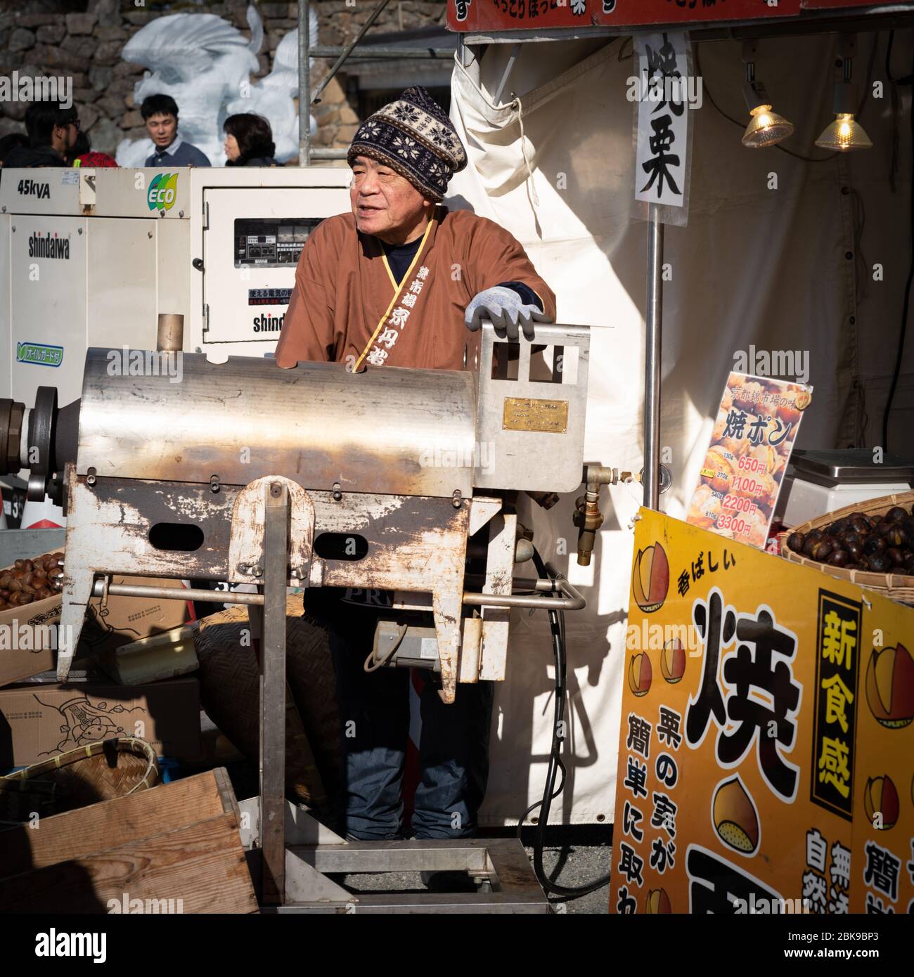 Vendeur de châtaignes au Festival japonais, Matsumoto, Japon Banque D'Images
