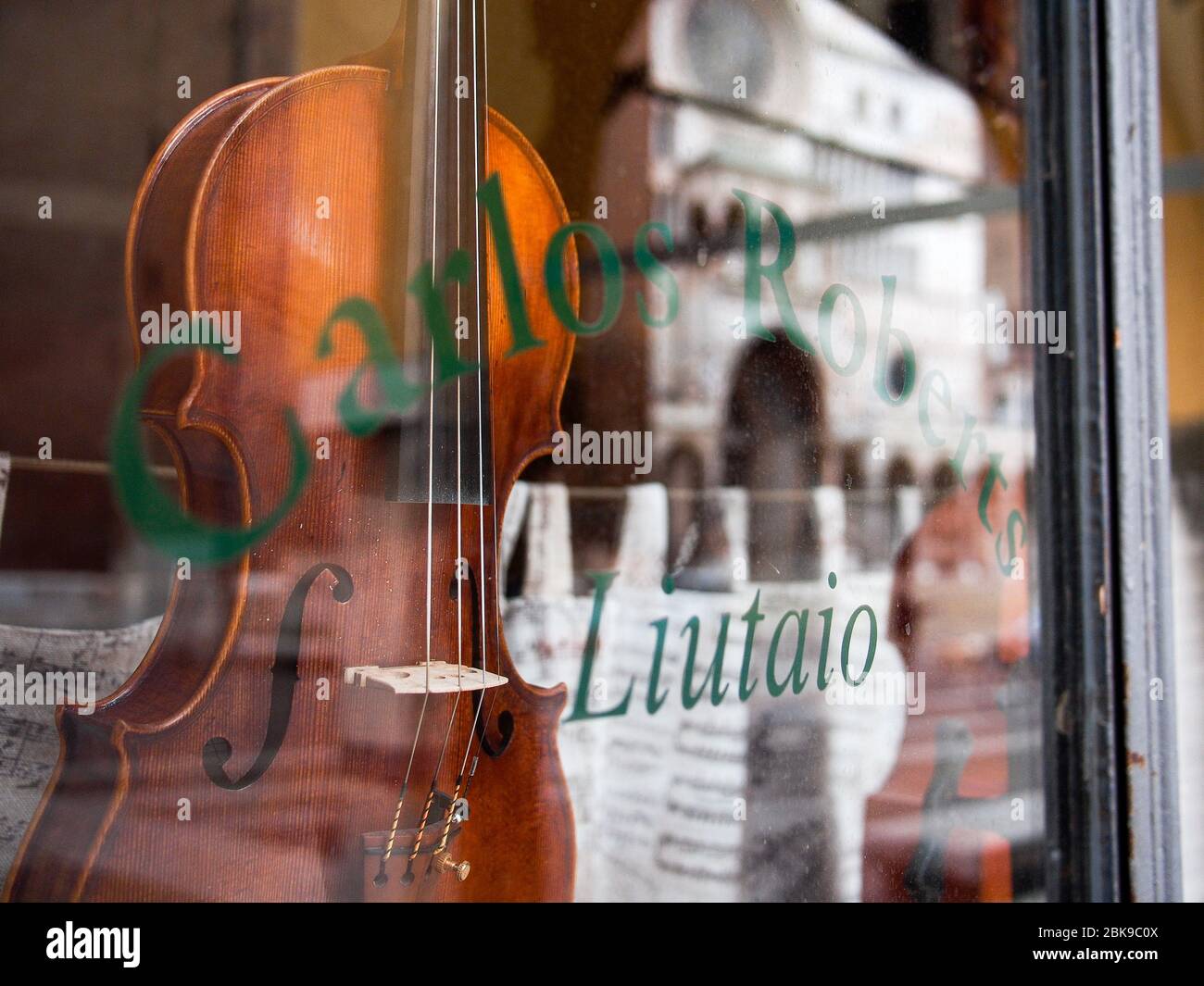 Cremona, Lombardie, Italie - 2 mai 2020 - fermé les fabricants de violon et le commerce général pendant le verrouillage du coronavirus. Banque D'Images