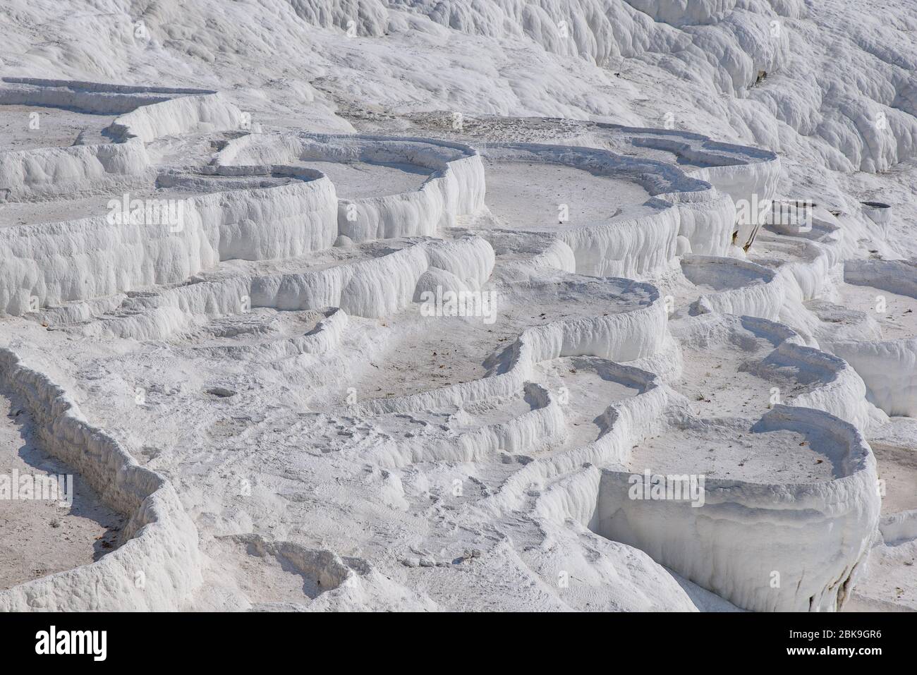 Formations de terrasses travertines à Pamukkale (château de coton), Denizli, Turquie Banque D'Images