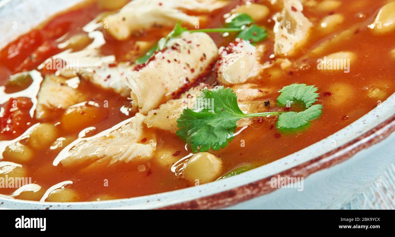 Haricots de style portoricain, haricots copieux dégustés dans une sauce aromatique Banque D'Images