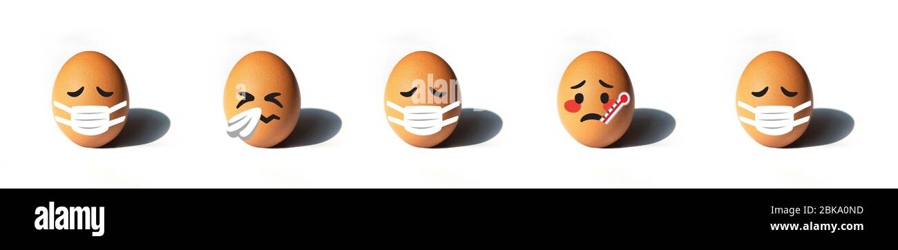 Distanciation sociale prévention de l'infection concept, oeufs portant protection masque visage contre le coronavirus, les oeufs d'émoticone Banque D'Images