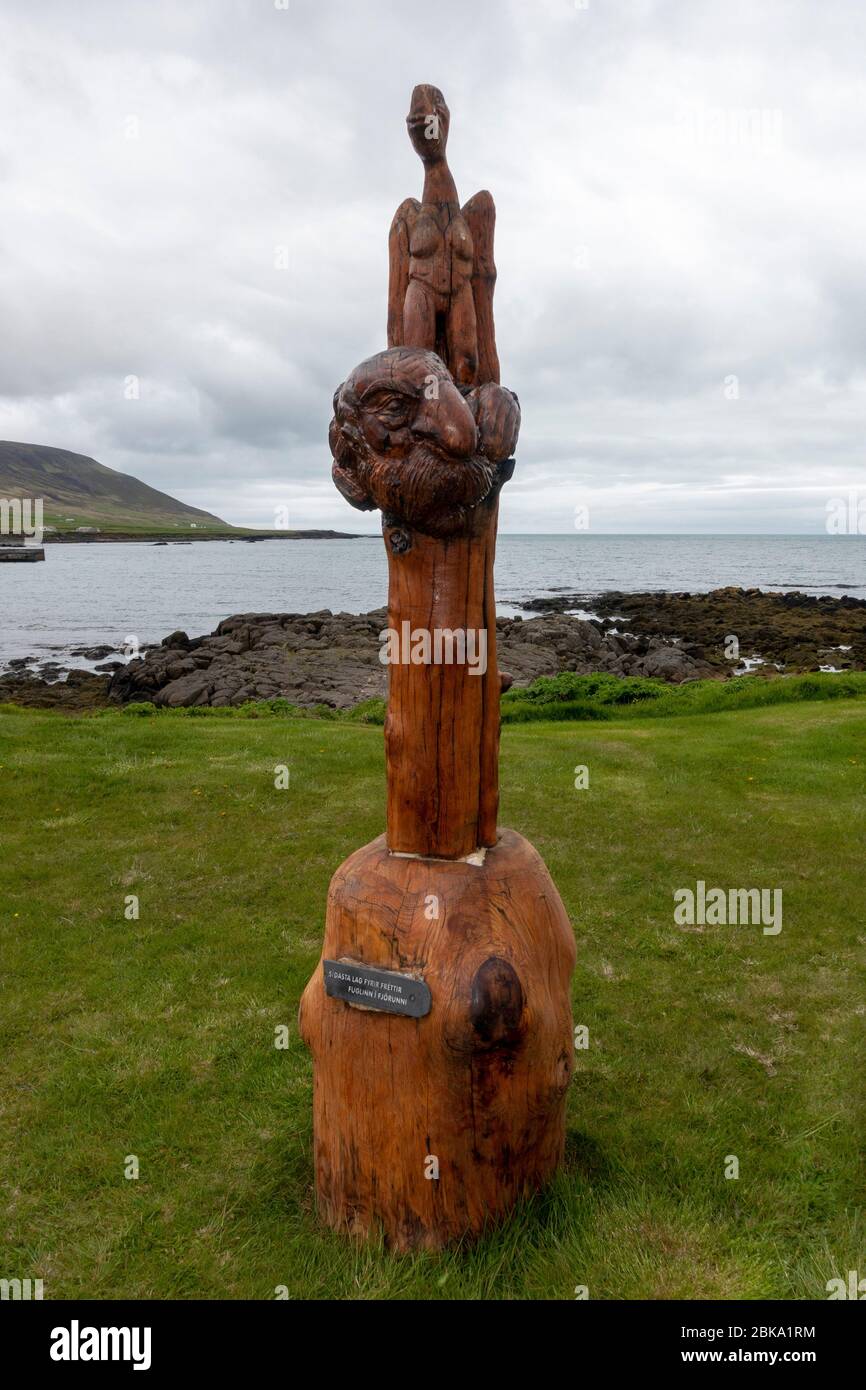 'Dernière chanson pour l'actualité: L'oiseau sur la rive' par Borgfirðinginn Eyjólf Skúlason, Bakkagerði village, Borgarfjörður Eystri, nord-est de l'Islande. Banque D'Images