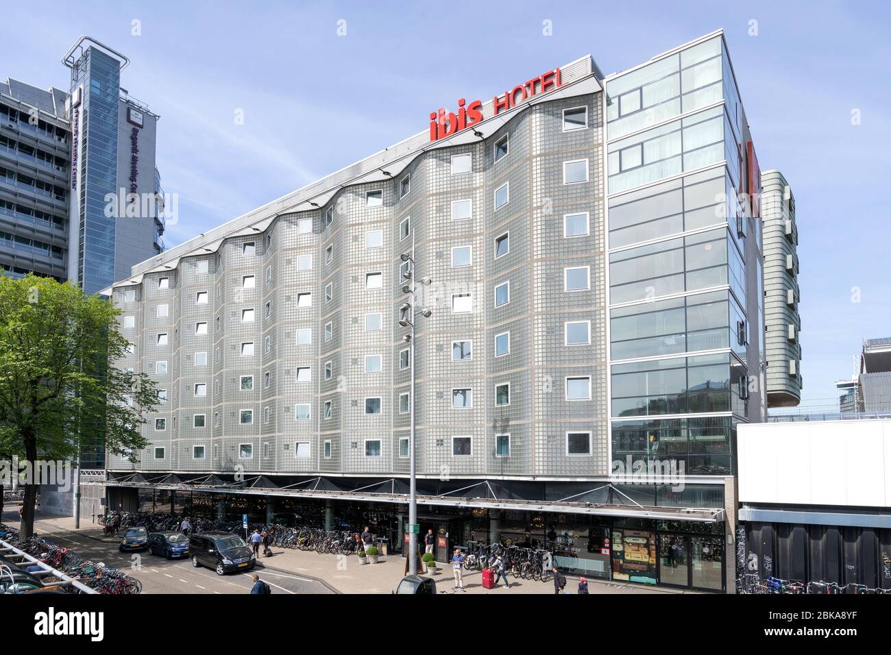 ibis Amsterdam Centre Hotel aux pays-Bas. ibis est une chaîne hôtelière  internationale détenue par AccorHotels et dotée de plus de 1,000  installations dans le monde entier Photo Stock - Alamy