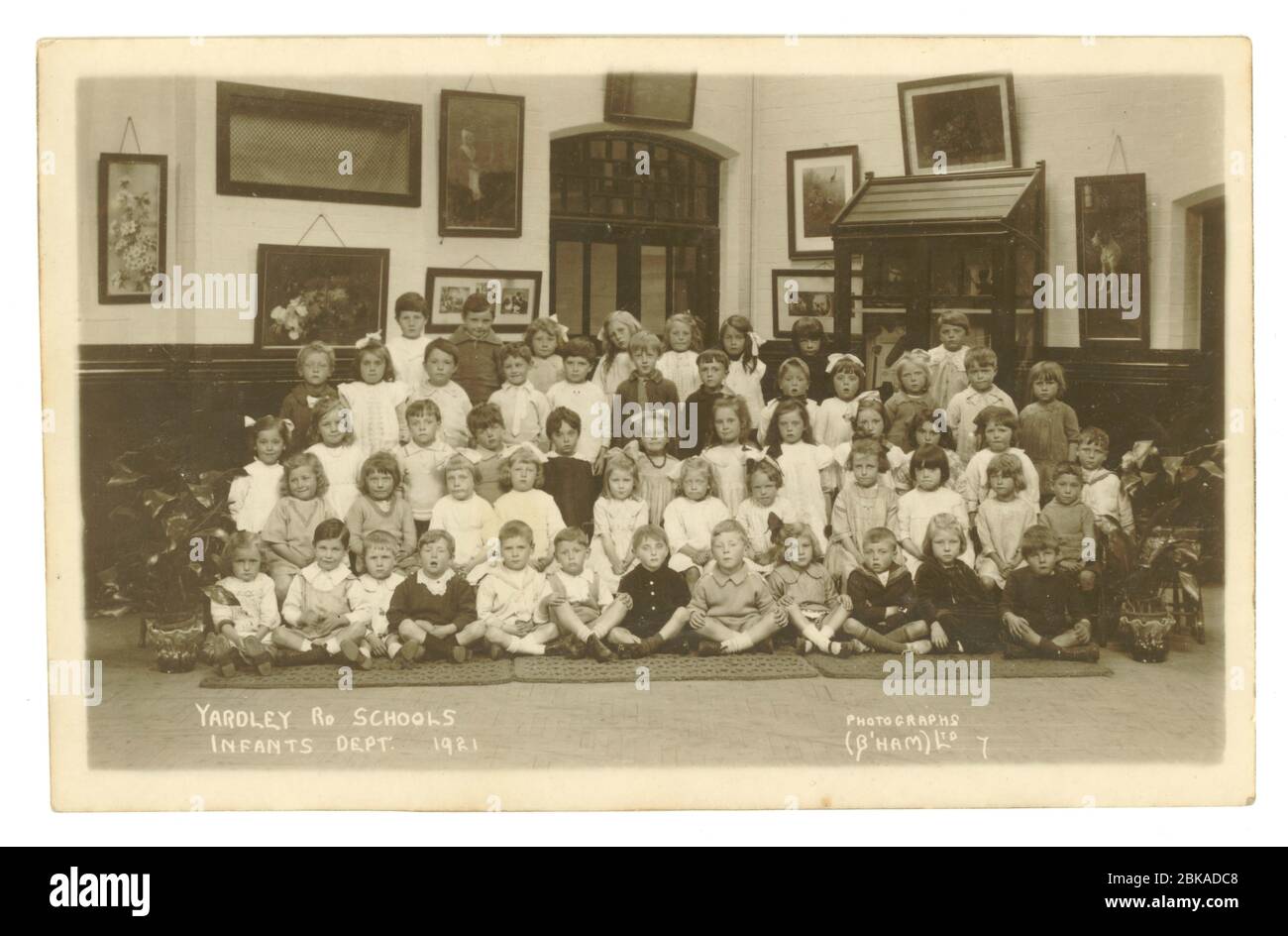 Carte postale des années 1920, Yardley Road Schools Infants Dept., datée de 1921 sur le devant, Birmingham, Royaume-Uni Banque D'Images