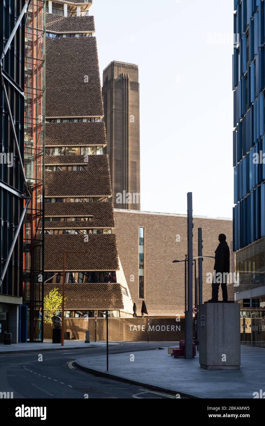 Tate Modern et le Monument de l'artiste inconnu Banque D'Images