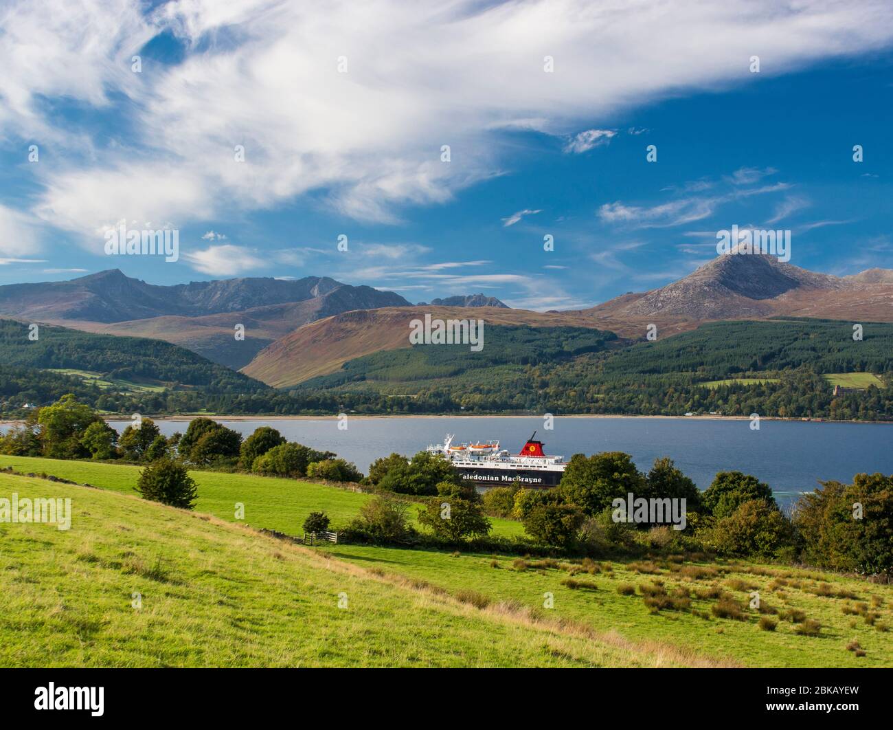 Le ferry CalMac arrive à Brodick, Arran Banque D'Images