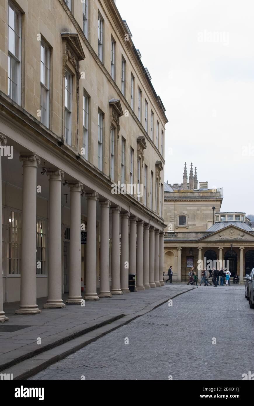 Colonnade d'architecture géorgienne Cour Bath, Somerset, Angleterre BA1 Banque D'Images