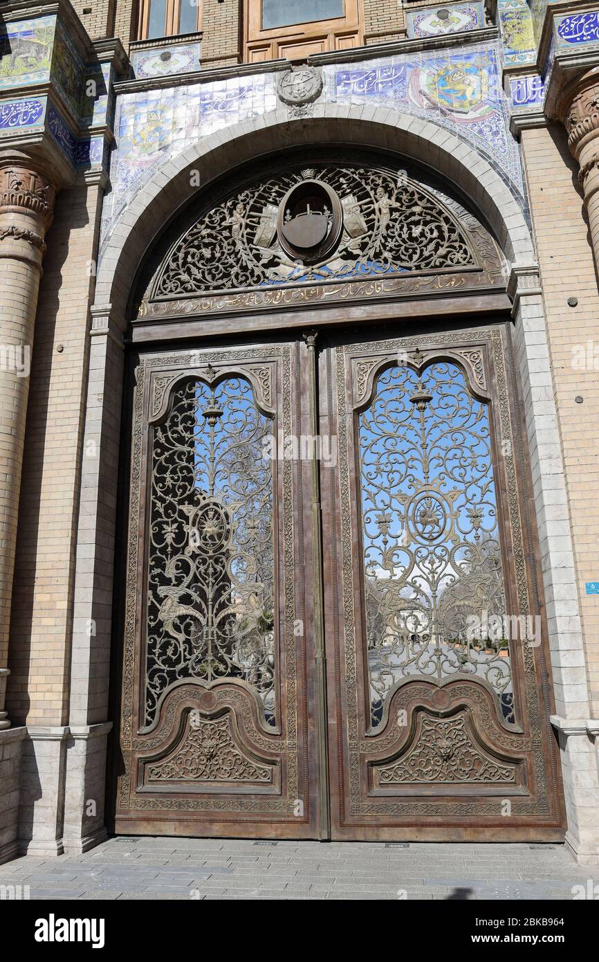 La porte ornée de Sardar-e Bagh-e Melli (jardin national) à Téhéran, en Iran, en Perse, au Moyen-Orient Banque D'Images