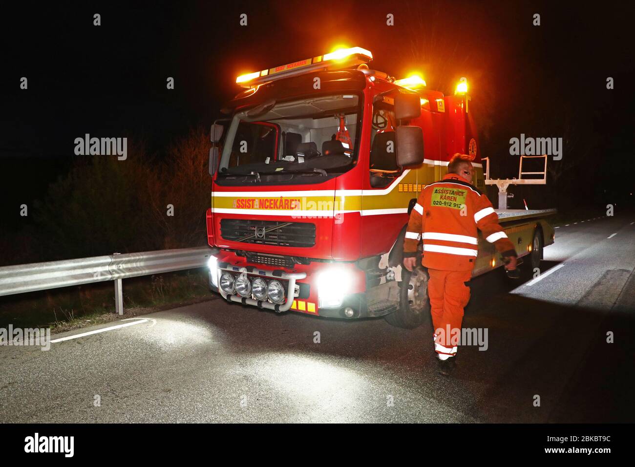 Motala, Suède 20200502 accident de la circulation sur Evertsbyvägen. Service de secours, police, ambulance et camion de remorquage sur place. Photo Jeppe Gustafsson Banque D'Images
