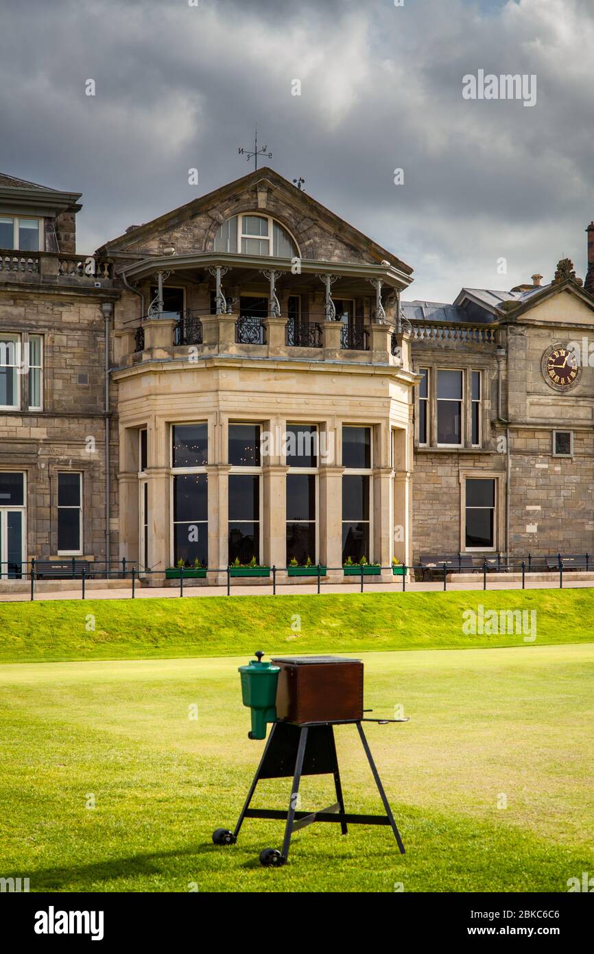 12065s-f Club House et Golf ball Washer, parcours de golf St Andrews, St Andrews, Fife, Écosse Banque D'Images