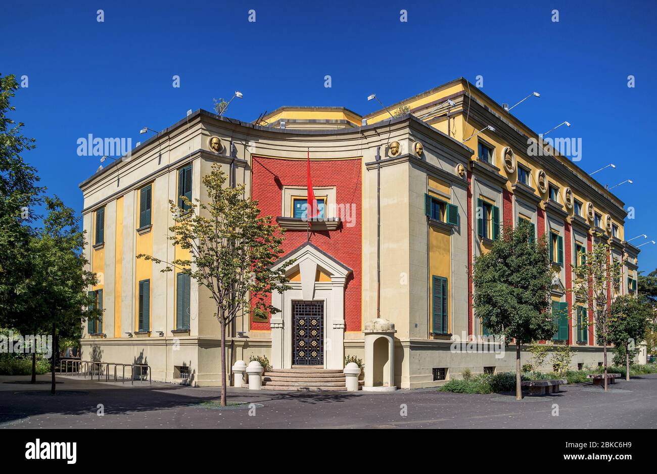 Bâtiment du Ministère de l'énergie et de l'industrie au centre-ville de Tirana, Albanie. Banque D'Images