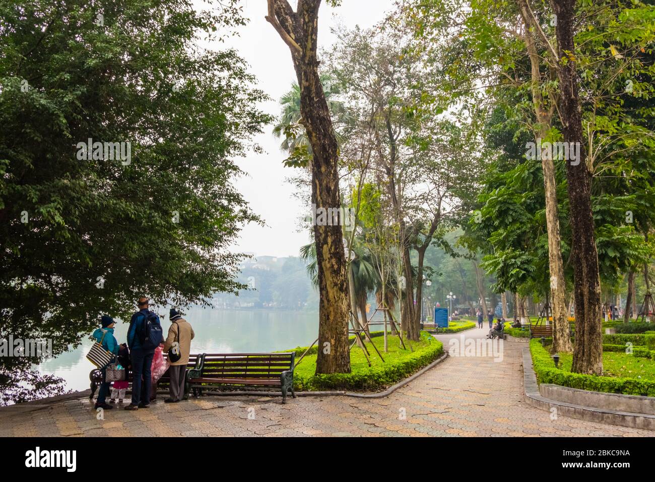 Parc autour du lac Hoan Kiem, Hanoi, Vietnam Banque D'Images