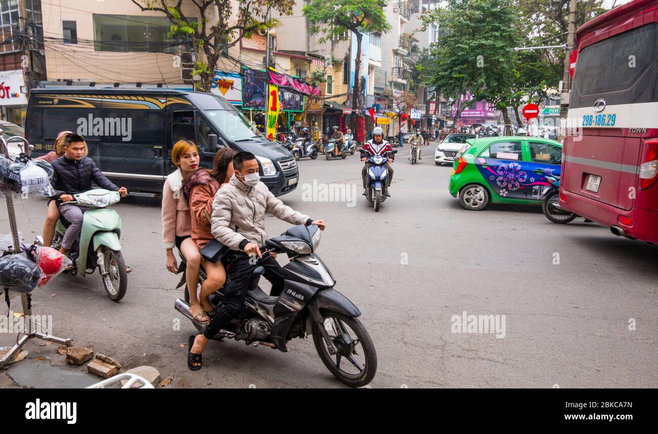 Heure de pointe l'après-midi, quartier de Cua Dong, Hanoi, Vietnam Banque D'Images