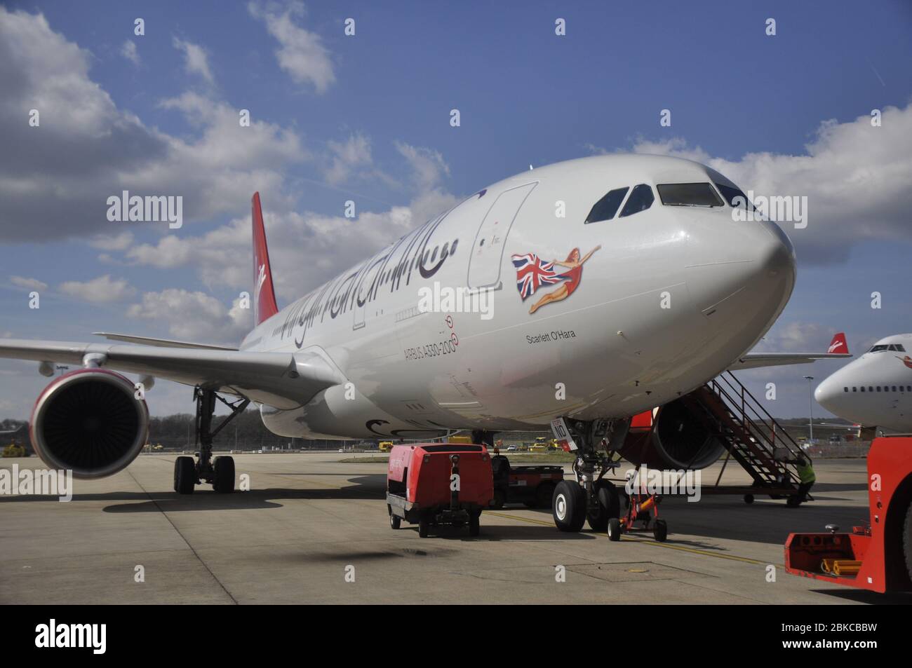 Virgin Atlantic Airbus A330 à l'aéroport de Londres Gatwick Banque D'Images Virgin Atlantic Airbus A330 à l'aéroport de Londres Gatwick Banque D'Images