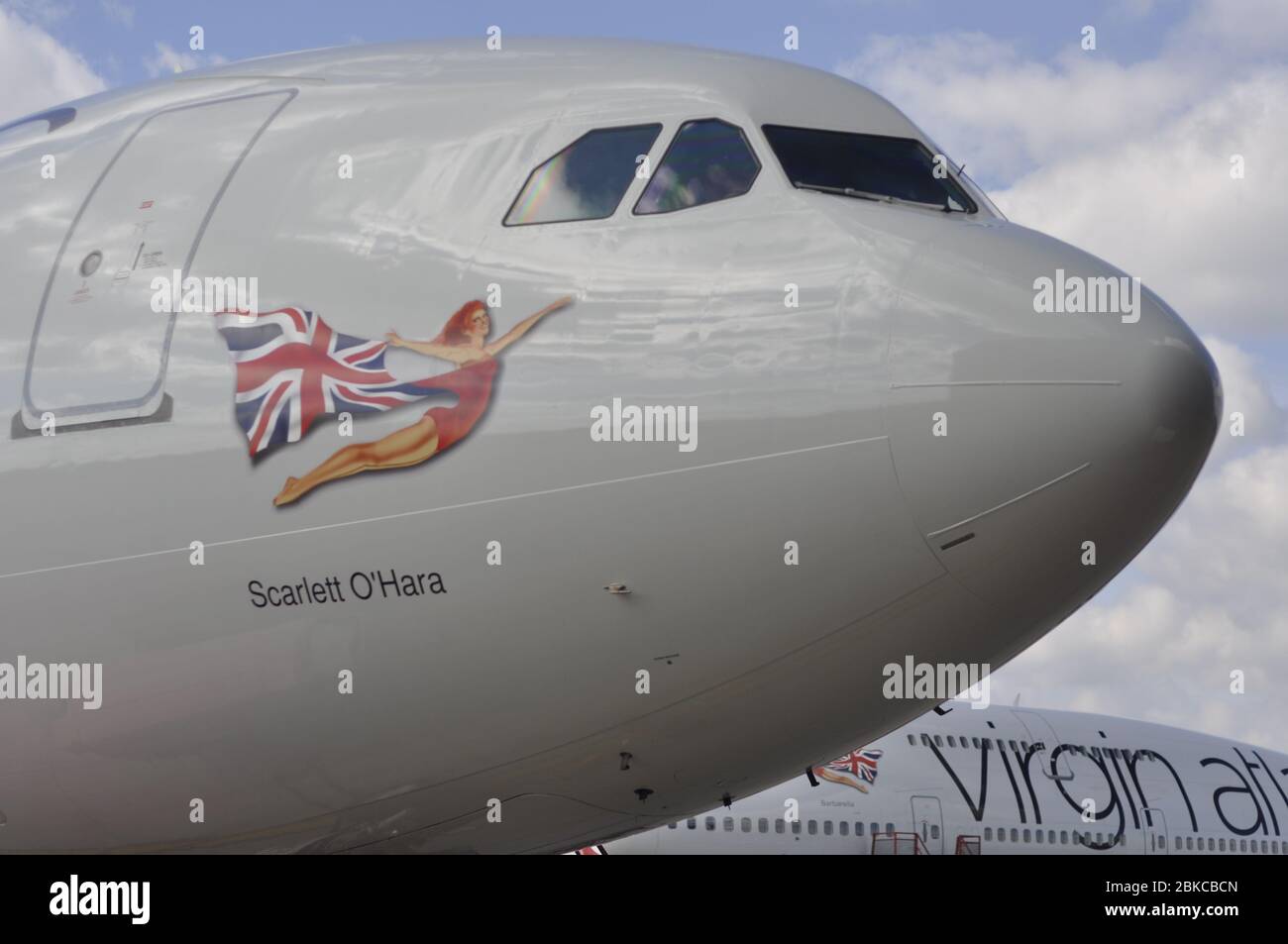Virgin Atlantic Airbus A330 à l'aéroport de Londres Gatwick Banque D'Images Virgin Atlantic Airbus A330 à l'aéroport de Londres Gatwick Banque D'Images