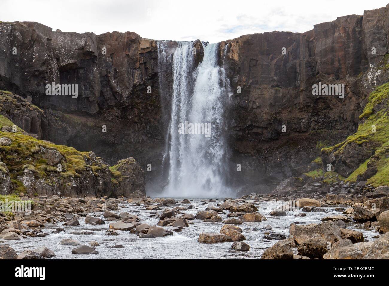 La cascade de Gufufoss, Seydisfjordur dans le nord-est de l'Islande. Banque D'Images