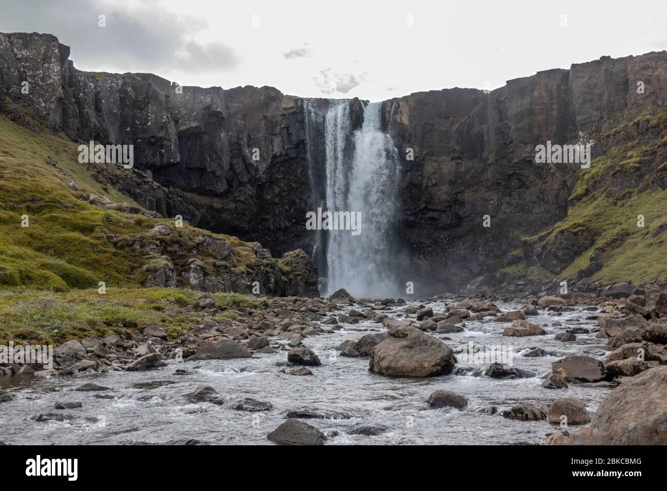 La cascade de Gufufoss, Seydisfjordur dans le nord-est de l'Islande. Banque D'Images