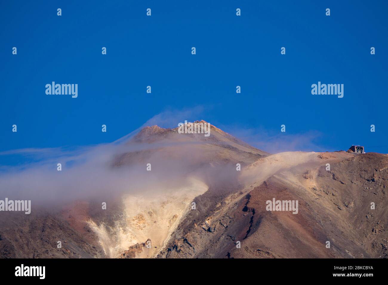 Vue panoramique sur la montagne volcanique contre le ciel Banque D'Images