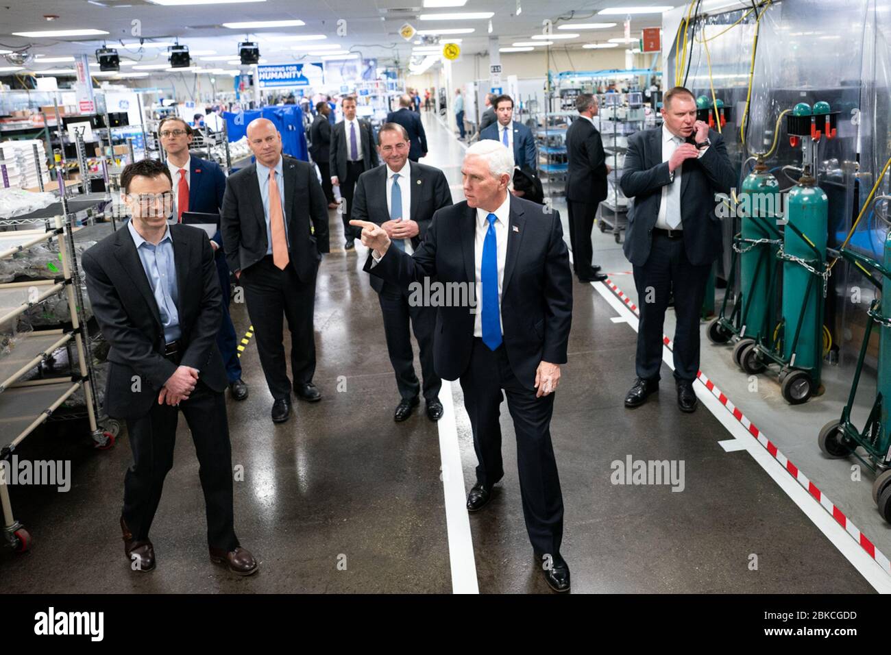 Le vice-président Mike Pence a visité GE Healthcare à Madison, Wisconsin, le 21 avril 2020, pour une visite à pied. La tournée s’est concentrée sur les contributions de l’entreprise à l’industrie des soins de santé, en particulier pendant la pandémie de COVID-19, mettant en évidence les efforts de GE Healthcare pour soutenir les solutions de santé et les technologies médicales. Banque D'Images