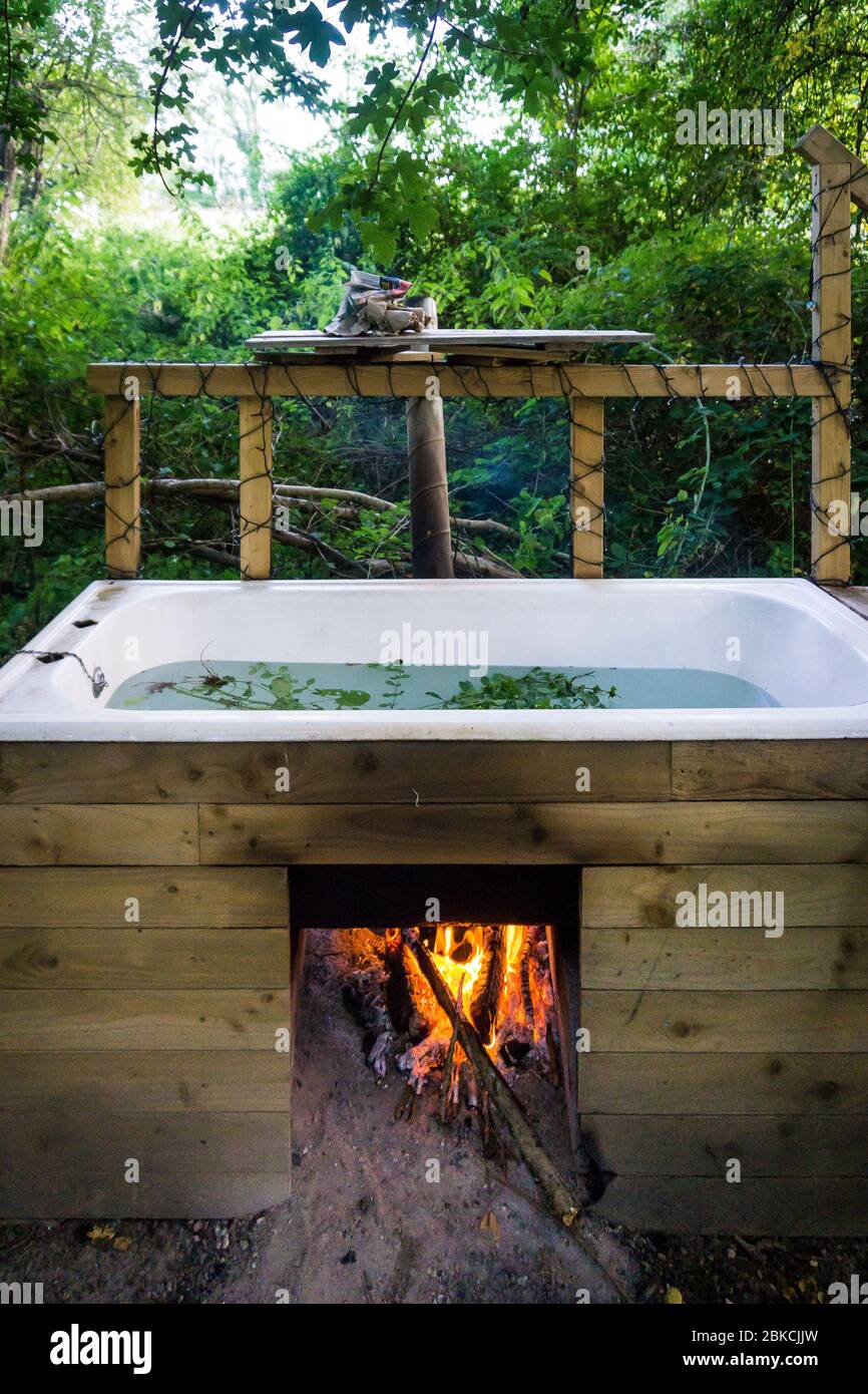 Bath tub wood Banque de photographies et d'images à haute résolution - Alamy