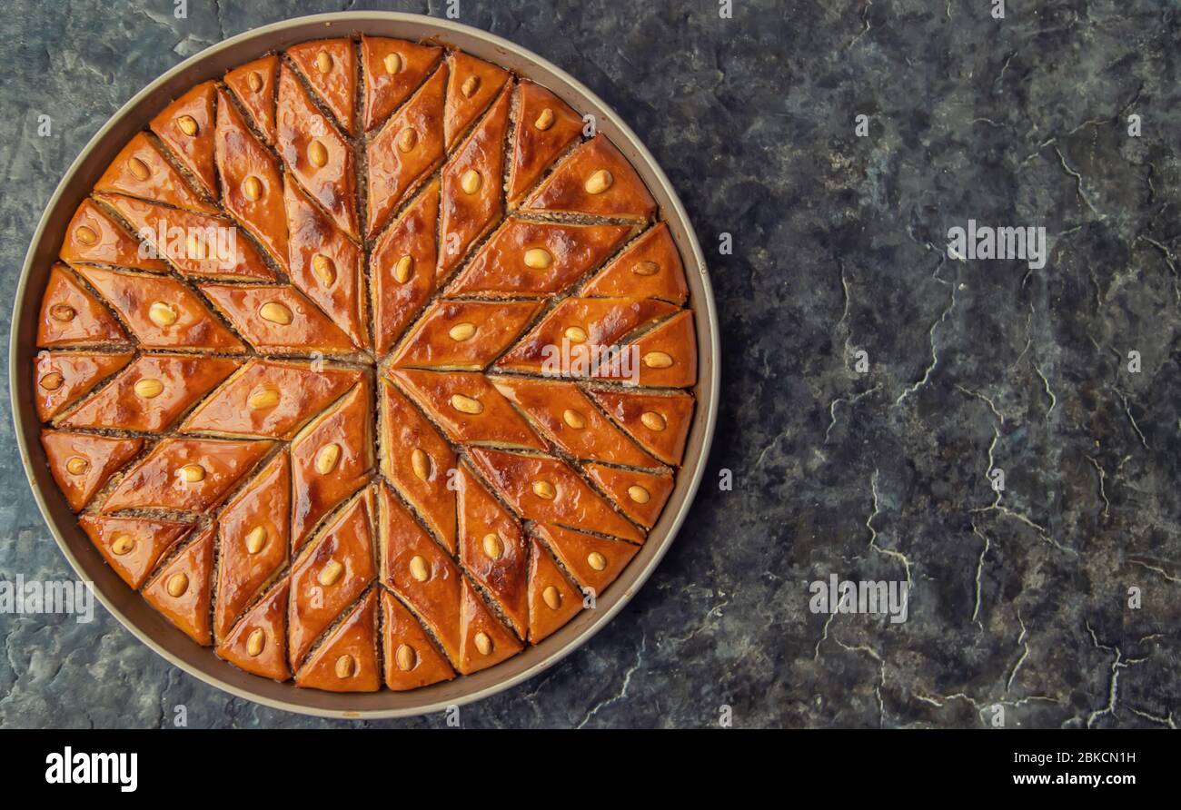 Baklava orientale douce aux noix. Mise au point sélective. Nourriture. Banque D'Images