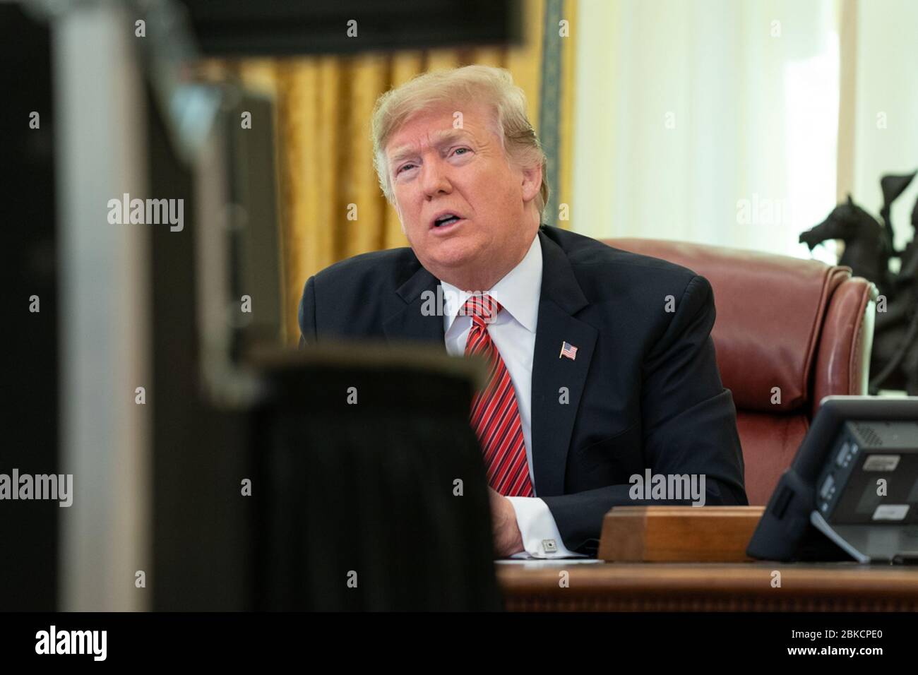 Le 25 décembre 2018, le président Donald Trump a organisé une vidéoconférence le jour de Noël à partir du Bureau ovale, remerciant les militaires américains stationnés dans des endroits éloignés du monde entier pour leur service. Banque D'Images