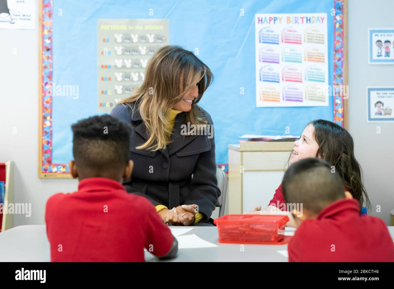 Le 4 mars 2019, la première dame Melania Trump a participé à des activités en classe avec la classe pré-K de M.S. Tetsuko Yagami à la Dove School of Discovery Elementary à Tulsa, Oklahoma, dans le cadre de ses initiatives éducatives. Banque D'Images