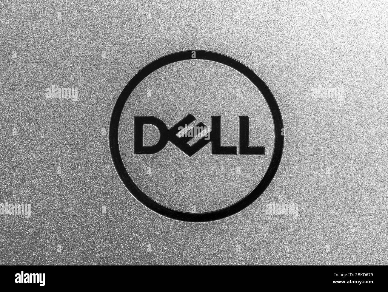 Logo Dell noir sur argent sur un ordinateur portable Dell Banque D'Images