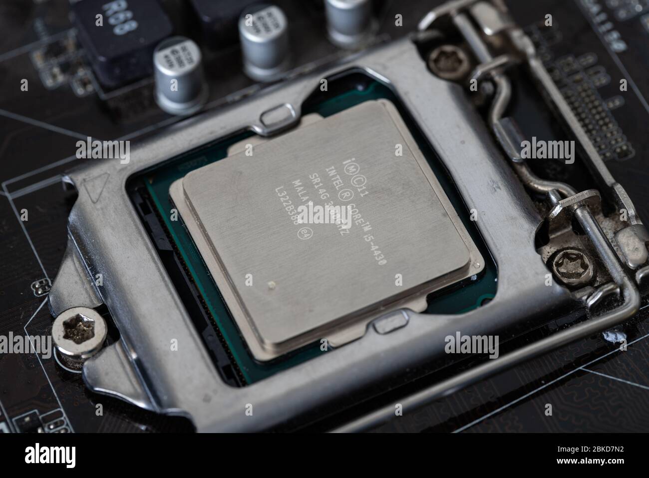 Le processeur est une petite puce qui réside dans les ordinateurs et autres appareils électroniques Banque D'Images