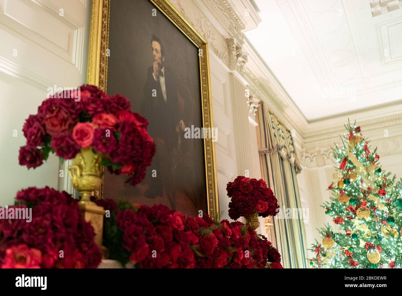 La salle à manger d'État de la Maison Blanche est décorée pour la saison de Noël le 1er décembre 2019, dans le cadre de la tradition des fêtes annuelles. Banque D'Images