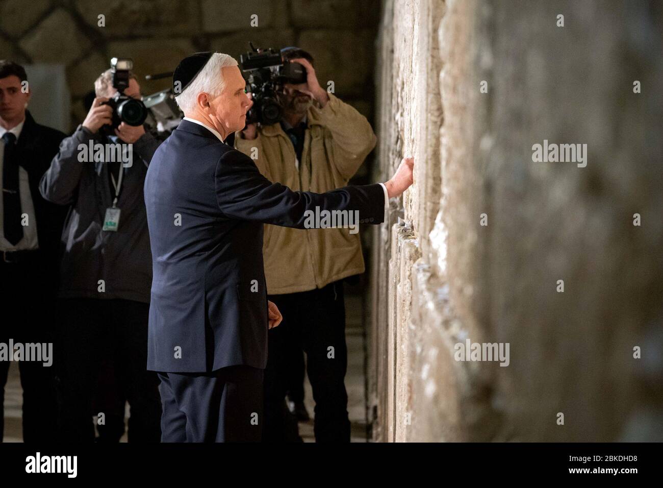 Le 23 janvier 2020, le vice-président Mike Pence et MRS Pence ont visité le mur occidental à Jérusalem, où le vice-président Pence a participé à un moment de prière lors de leur visite diplomatique en Israël. Banque D'Images Le 23 janvier 2020, le vice-président Mike Pence et MRS Pence ont visité le mur occidental à Jérusalem, où le vice-président Pence a participé à un moment de prière lors de leur visite diplomatique en Israël. Banque D'Images