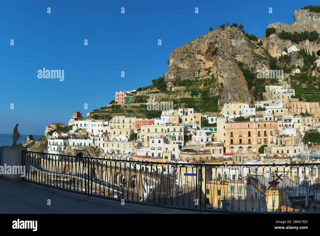Village d'Atrani le long de la riviera amalfitana en Campanie Banque D'Images
