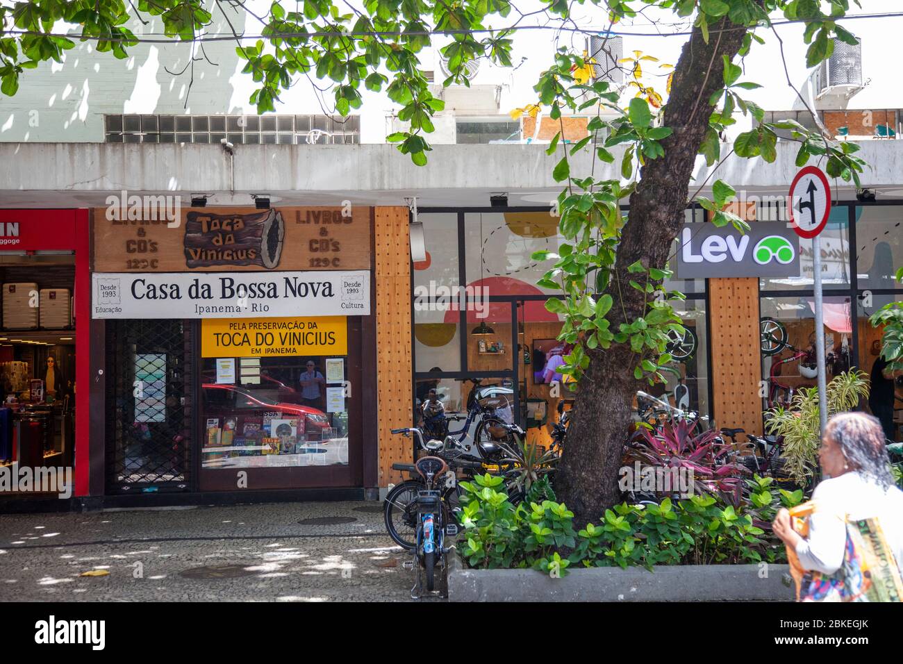 Rue Ipanema Vinicius de Moraes, quartier avec cafés, restaurants et magasins Banque D'Images