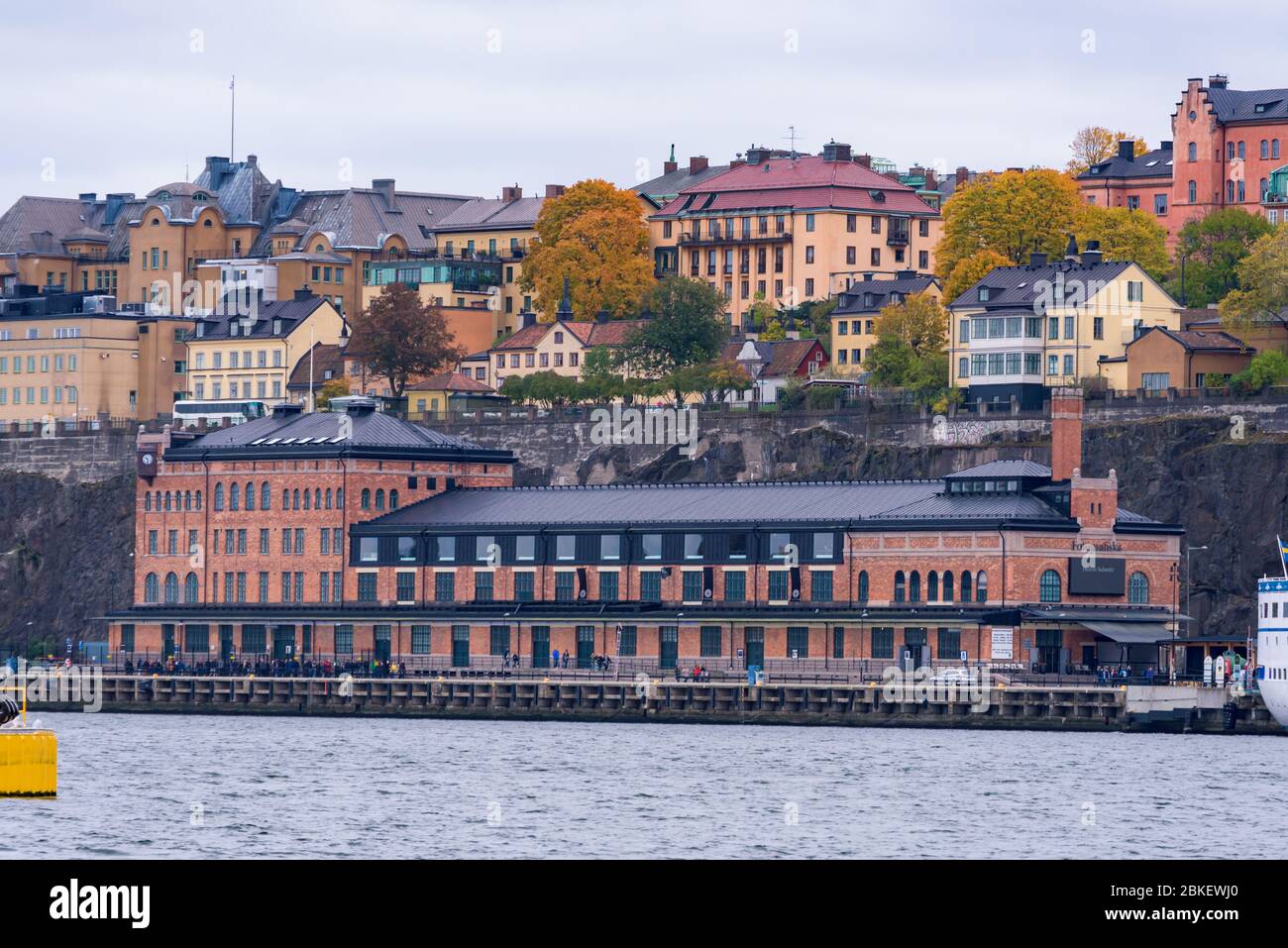 Fotografiska, musée en brique, ancienne maison de douane, présentant le programme d'exposition de photographie contemporaine. Stockholm, Suède. Banque D'Images