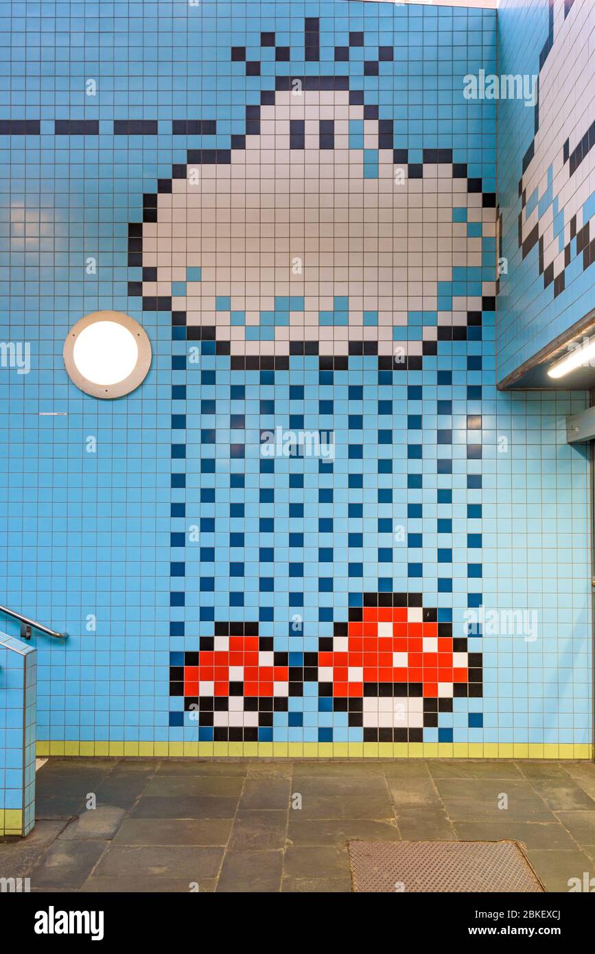 Stockholm, Suède. Station Thorildsplan - station de métro à thème de jeux 8 bits avec œuvres d'art pixélisées de Lars Arrhenius. Banque D'Images