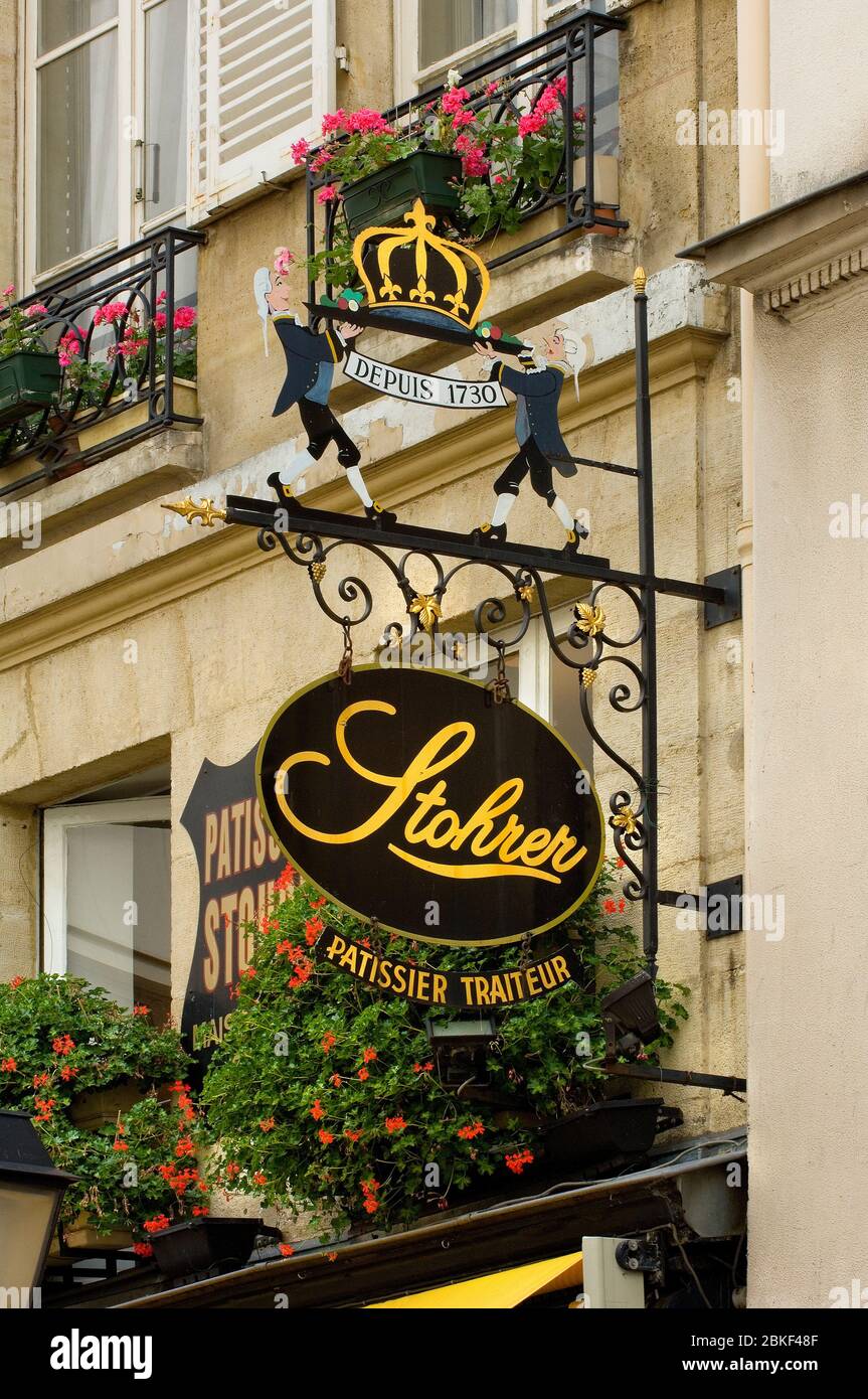 Signe pour Pattissieur Traiteur Stohrer, rue Montorgueil , Paris avec "Since 1730" écrit dessus, Paris, France Banque D'Images
