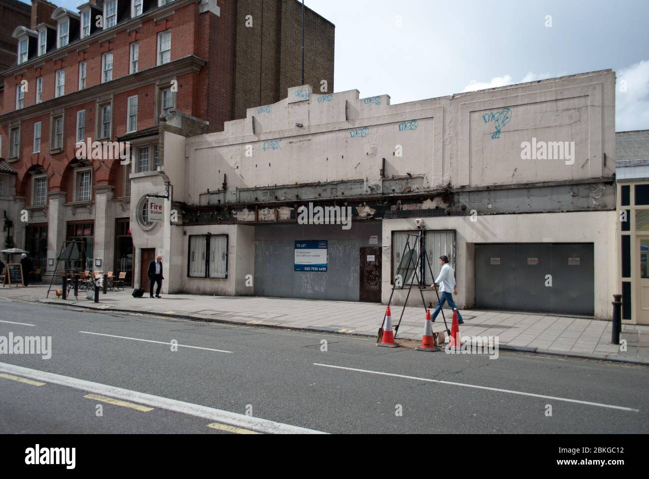 Salle de danse Musuc lieu carreaux vitrés façade Art déco Blue Cream Hammersmith Palais de danse 242 Shepherd's Bush Road Londres W6 7NL Bertie Crewe Banque D'Images