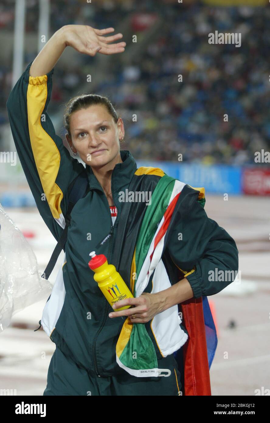 MANCHESTER - 30 JUILLET : la Hestrie Cloete d'Afrique du Sud célèbre la victoire de la médaille d'or dans la finale du haut saut pour femmes au stade de la ville de Manchester pendant Banque D'Images