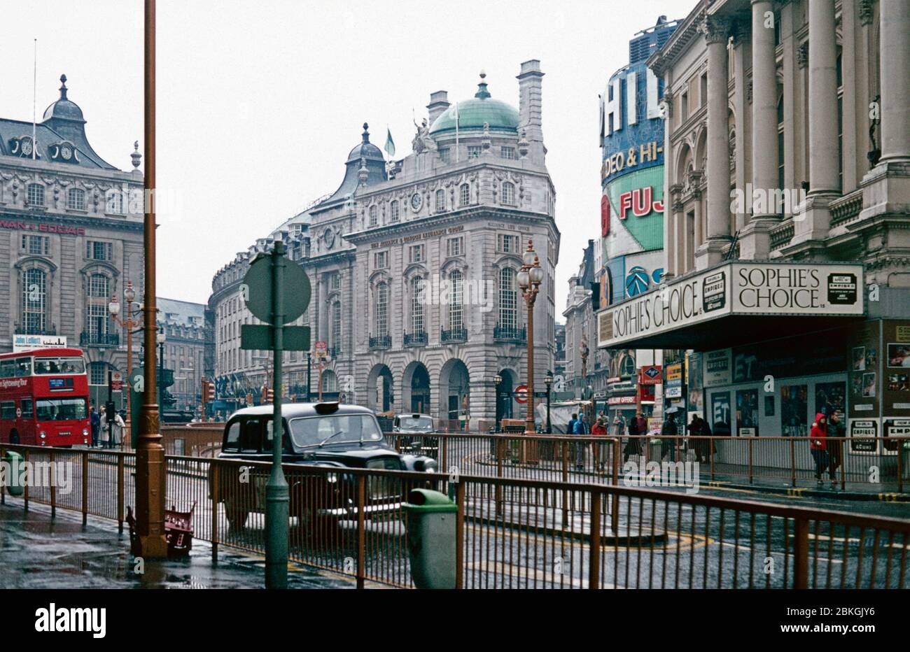 Piccadilly Circus, 10 avril 1983, Londres, Angleterre, Grande-Bretagne Banque D'Images