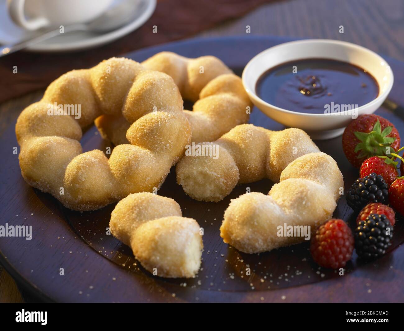 beignets et sauce au chocolat Banque D'Images