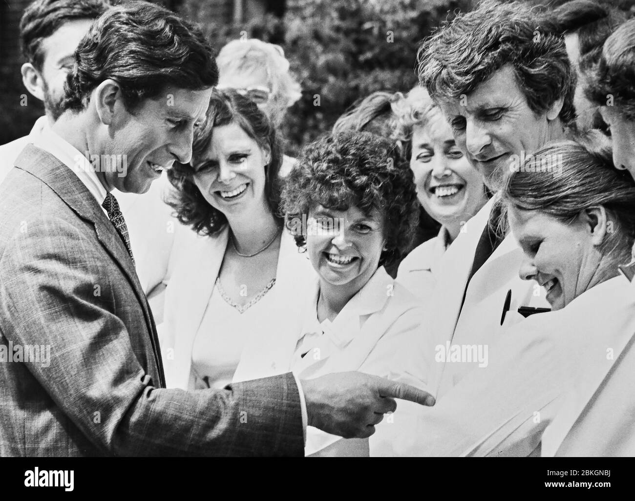 Prince Charles lors d'une visite à l'hôpital Midhurst le 1980 juin Banque D'Images